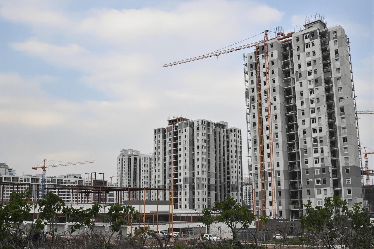 🏠 北京某小区业主集体维权，开发商跑路留下烂尾楼